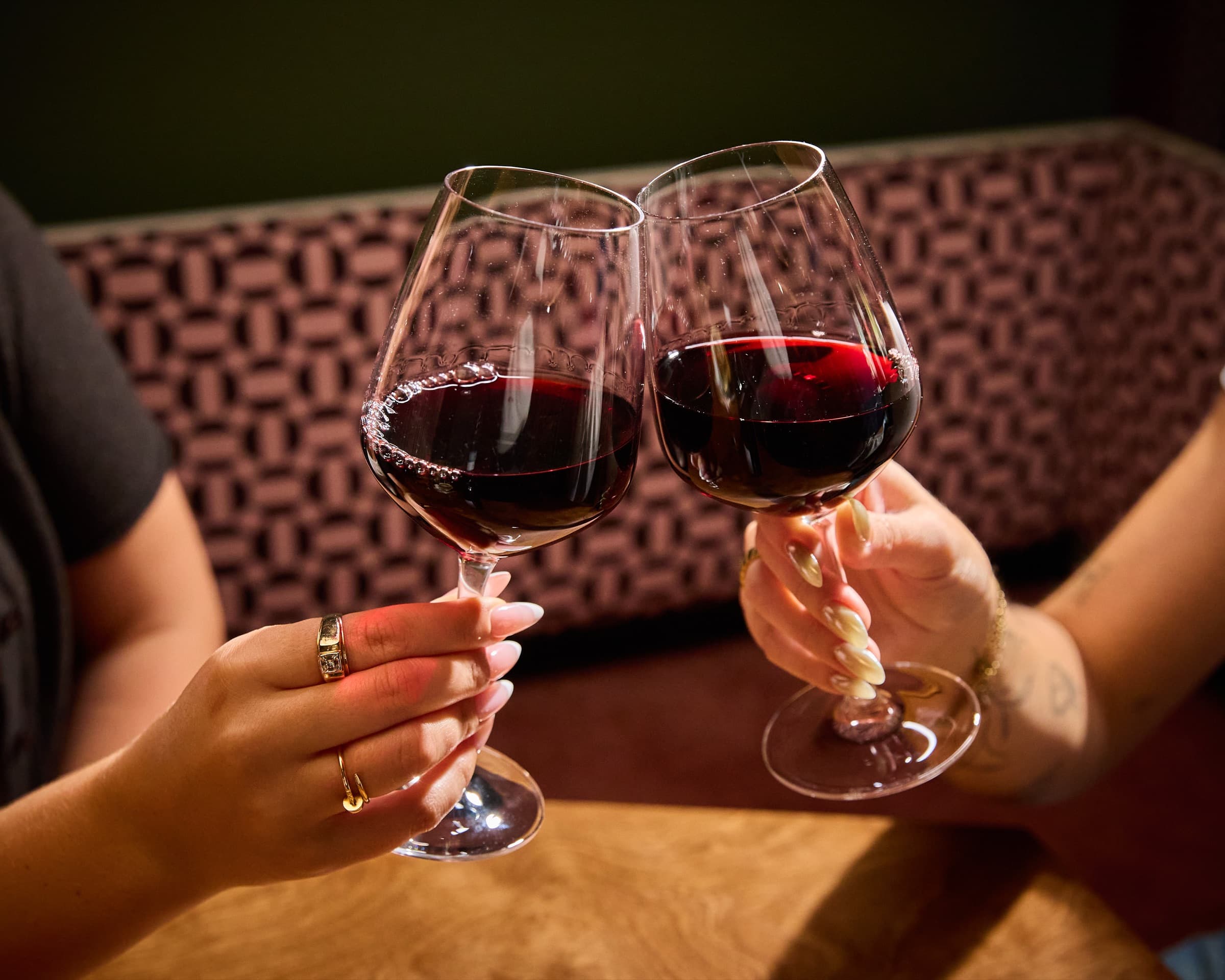Two glasses of red wine clinking at Cassette